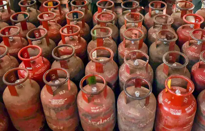 બજેટ 2024 પહેલાંનો ઝટકો, કોમર્શિયલ LPG સિલિન્ડરના ભાવમાં ઝિંકાયો વધારો